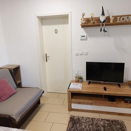 Apartments Alexandra Целе Экстерьер фото