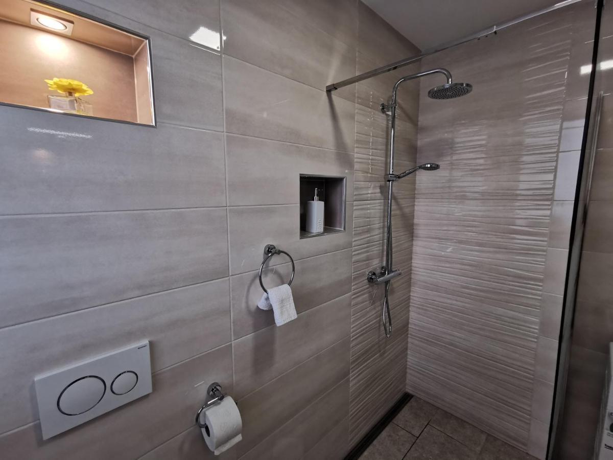 Apartments Alexandra Целе Экстерьер фото