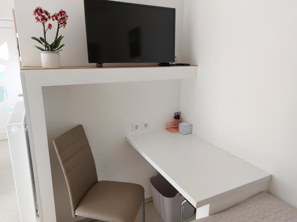 Apartments Alexandra Целе Экстерьер фото