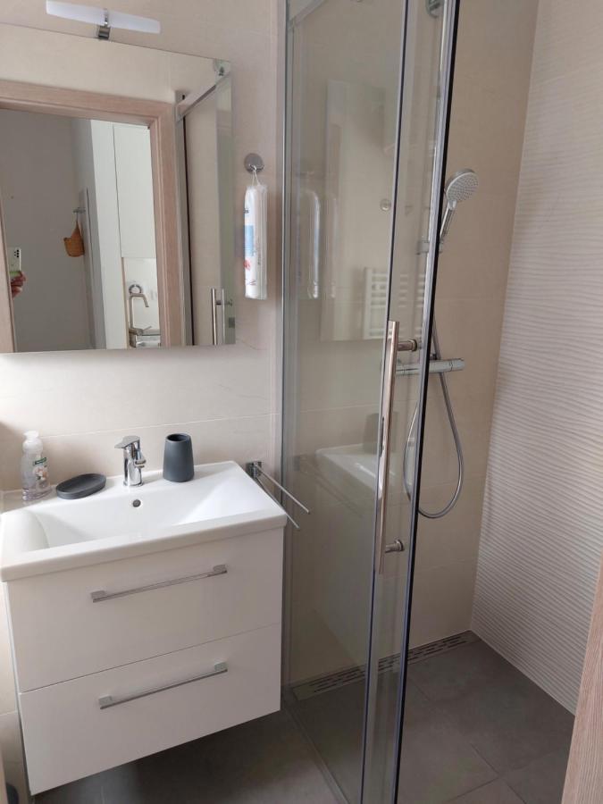 Apartments Alexandra Целе Экстерьер фото