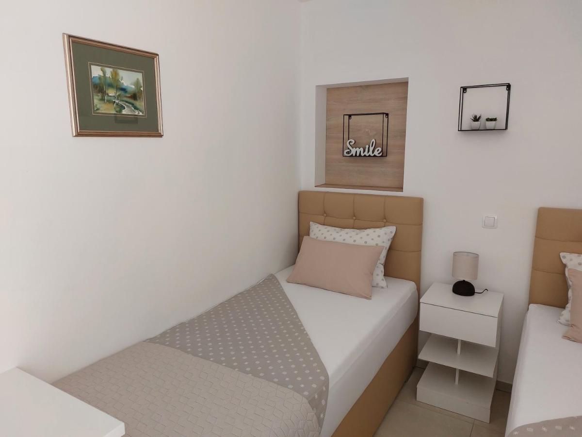 Apartments Alexandra Целе Экстерьер фото