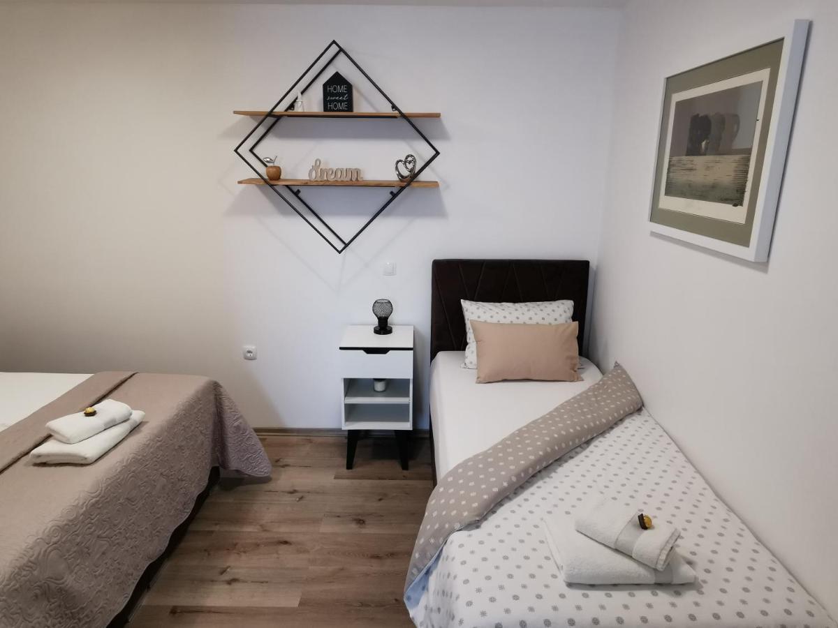 Apartments Alexandra Целе Экстерьер фото