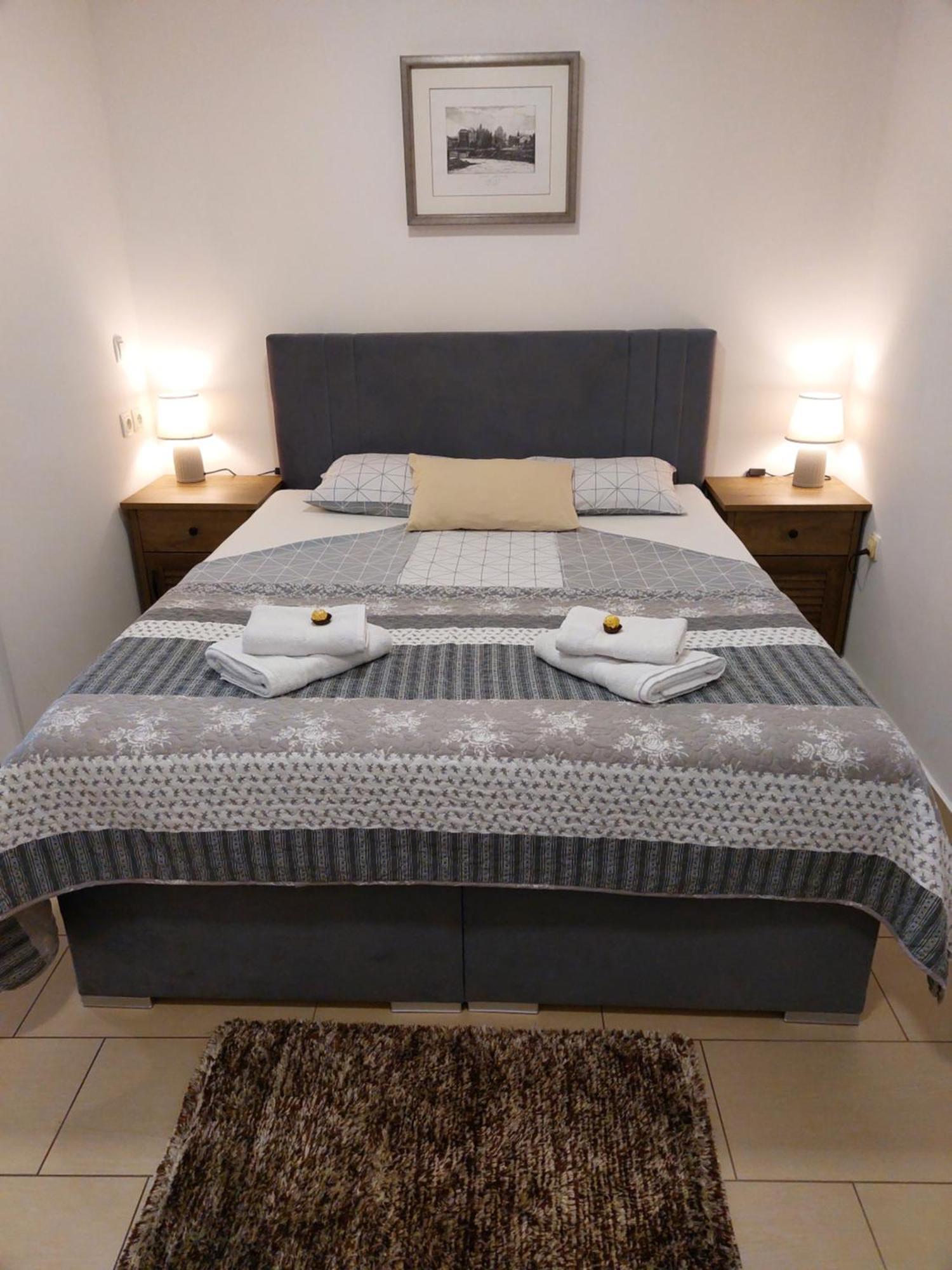 Apartments Alexandra Целе Экстерьер фото
