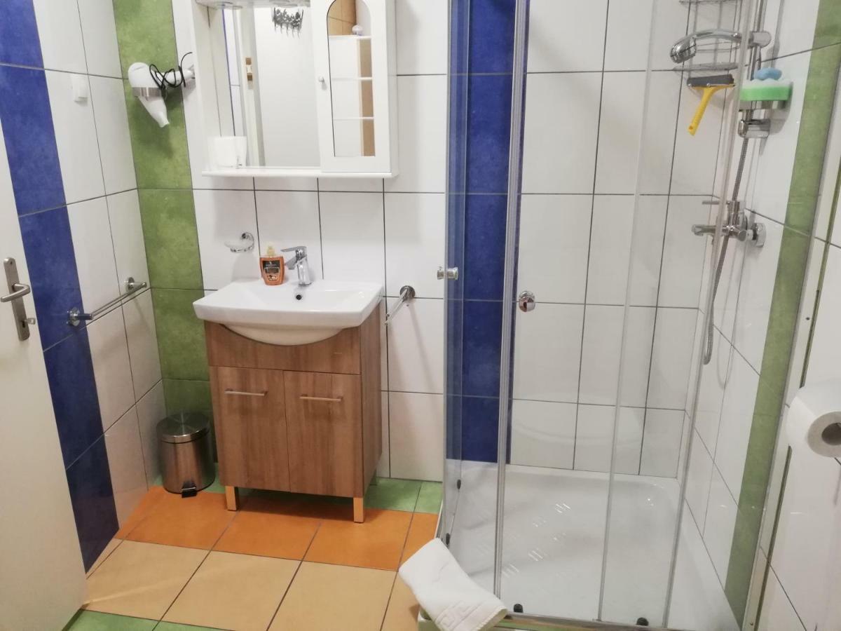 Apartments Alexandra Целе Экстерьер фото